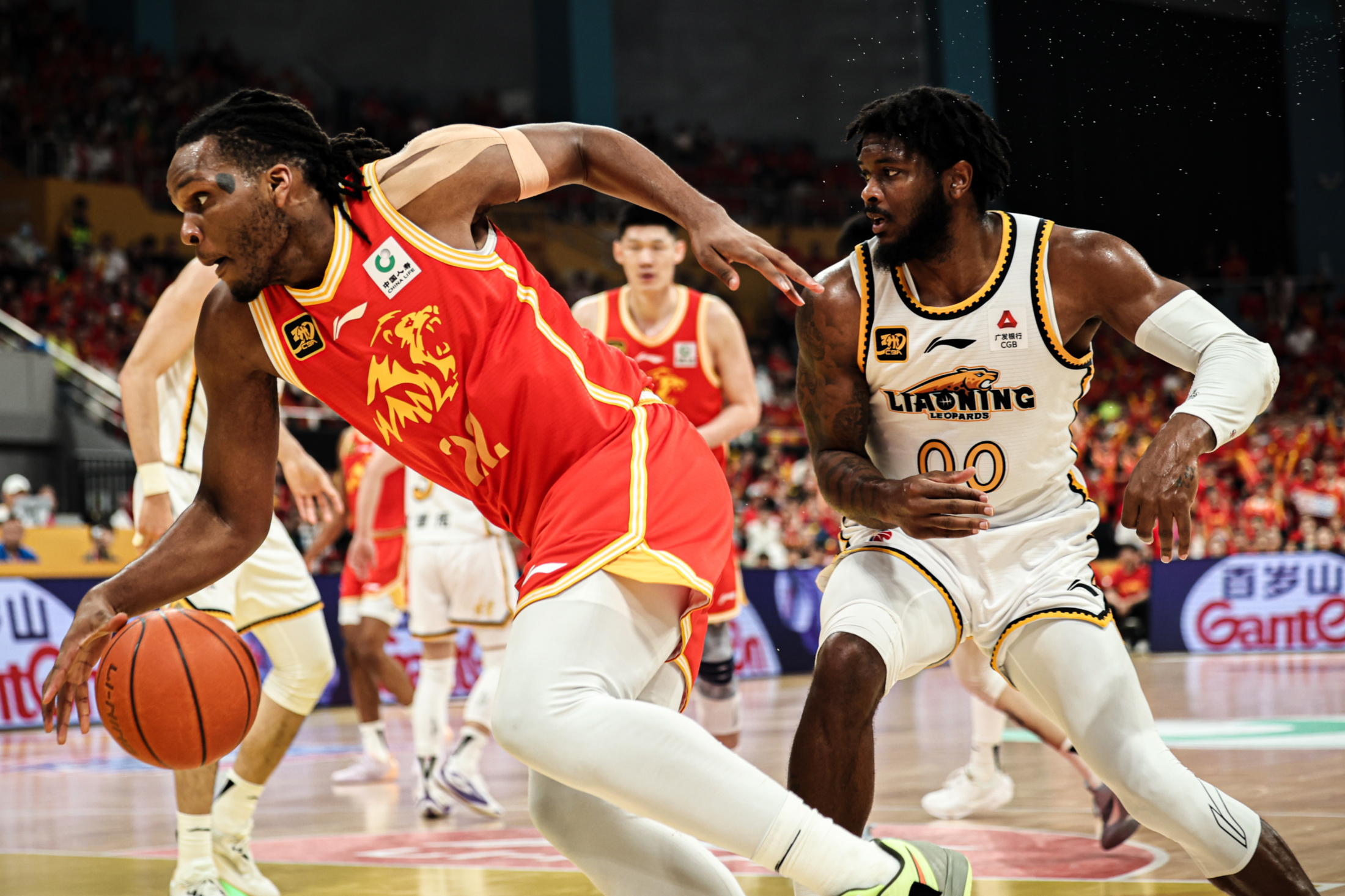 星空体育app下载-转会期体能课后,费城76人临场应变备战CBA常规赛,更衣室稳定,身体对抗强度拉满的简单介绍