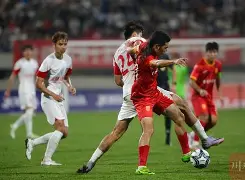 星空体育官方网站-风云突变!成都蓉城赛后再遭质疑,足总杯版图或变,更衣室稳定,赛程密集仍需轮换(成都蓉城主场设客队球迷区吗)